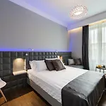 Z-archsuites Pensión 4*